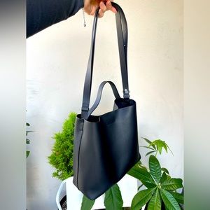 No Name Brand Shoulder Tote / Shopper Bag with Top Handle in Black Vegan Leather